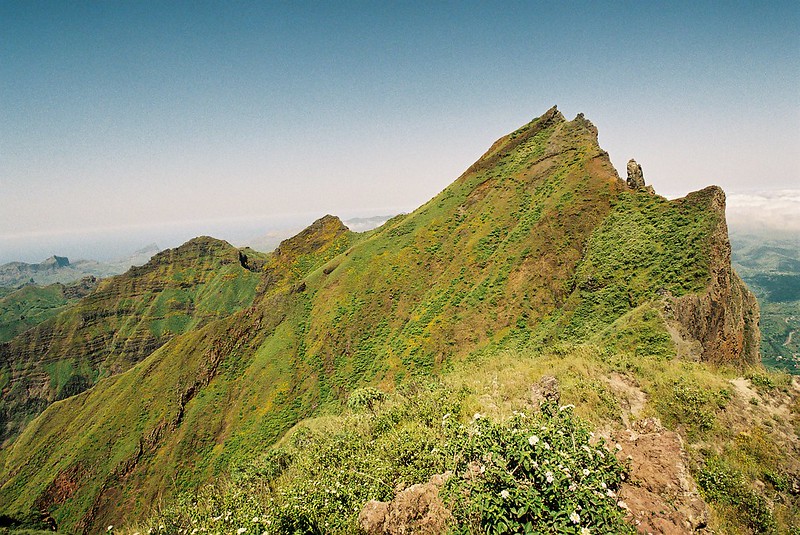 Pico de antonia montain is the highest point of the island of Santigo.